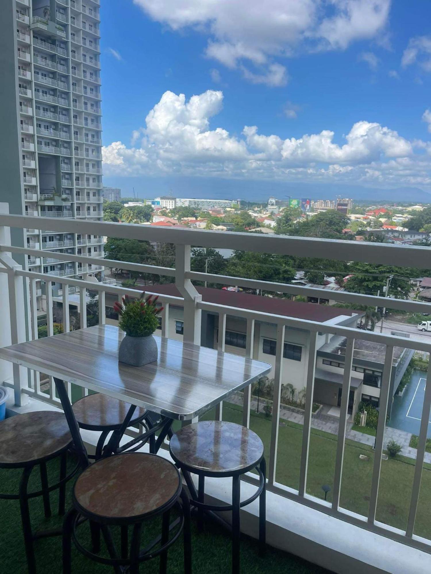 Verdon Parc Davao City With Balcony By Darpm Экстерьер фото